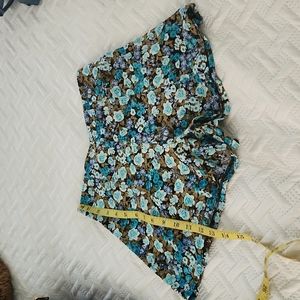 Blue Floral Allover Boho Festival short with a skirt flair High Rise Juniors XS